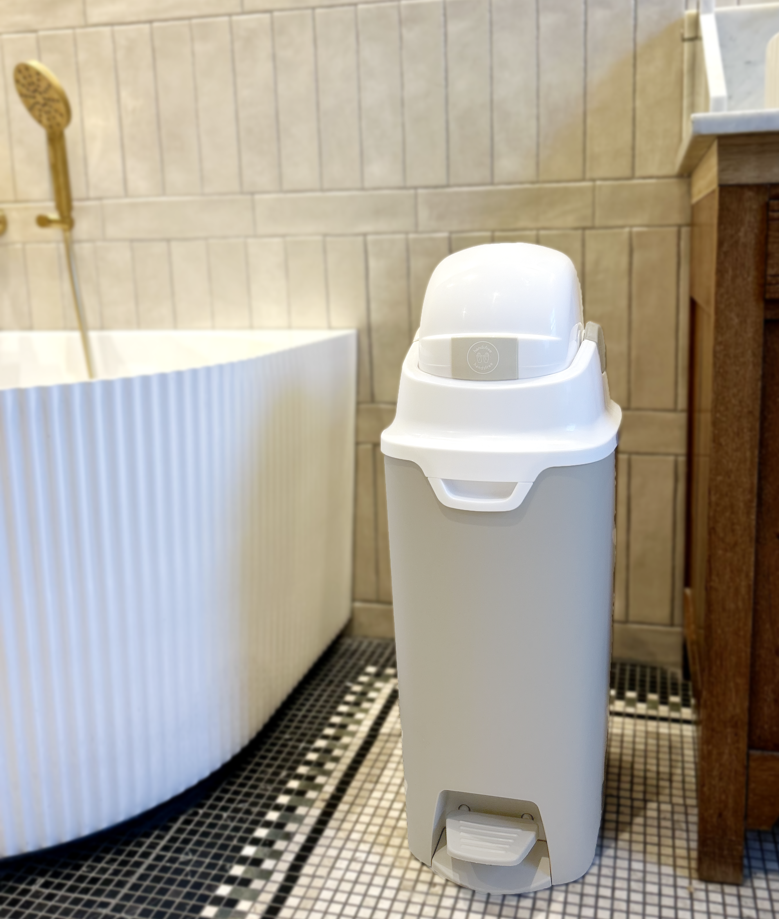 DiaperChamp ONE Mains libres Medium - Argent (10 SACS ÉCOLOGIQUES inclus gratuitement)